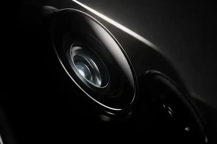 Motorola เริ่มโปรโมต Signature 27 — สมาร์ตโฟนรุ่นใหม่ประดับคริสตัล
