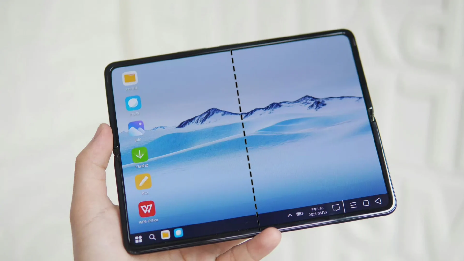 Xiaomi MIX Fold รุ่นแรกใช้อัตราส่วนจอ 4:3 คล้ายแนวทาง iPhone พับได้ของ Apple ที่กำลังจะมาในปี 2026