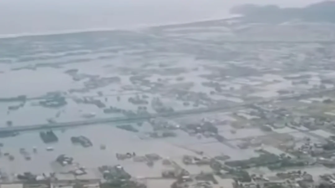 ไต้หวันเผชิญอุทกภัยรุนแรงสุดในรอบหลายปี  พายุไต้ฝุ่นฟุ้งหวงถล่มอีหลาน เมืองจมบาดาล ยอดอพยพทะลุ 8,000 ราย