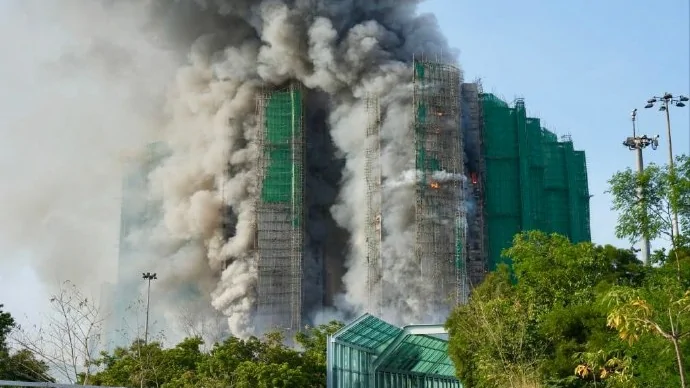 ฮ่องกงเผชิญเหตุเพลิงไหม้ระดับ 5 คร่าชีวิตเจ้าหน้าที่ดับเพลิงและประชาชนหลายราย