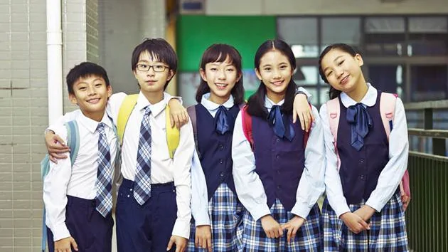 สิงคโปร์เตรียมใช้มาตรการเข้ม ปี 2026 ห้ามนักเรียนมัธยมใช้สมาร์ตโฟน–สมาร์ตวอตช์ตลอดเวลาเรียน