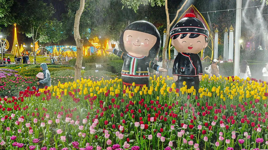 นทท.ทะลักชมสวนดอกไม้ อบจ.เชียงใหม่ สีสันรับลมหนาว คาดยอดผู้เยือนพุ่งแตะ 10 ล้านคน