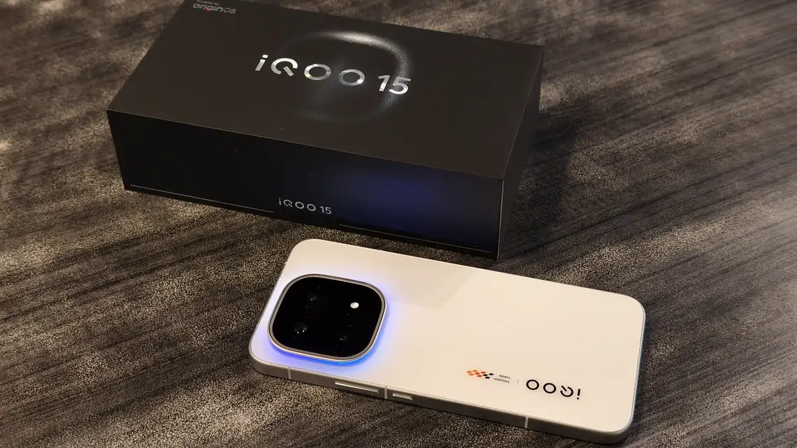 iQOO 15 โผล่ภาพเครื่องจริงจากนักรีวิว ดีไซน์ชัดเจนก่อนขายไทย สเปกเรือธงยกชุด
