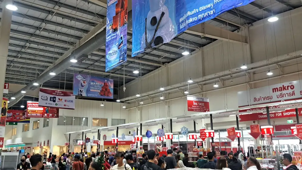 แม็คโครเชียงใหม่คนแน่นหลายสาขา ประชาชนแห่จับจ่ายส่งท้ายปีเก่า