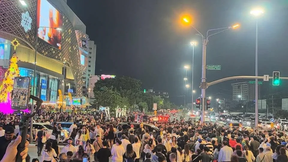 เชียงใหม่ทำถึง คนแน่นแยกรินคำ บรรยากาศเคานต์ดาวน์ 2026 คึกคักสุดข้ามปี