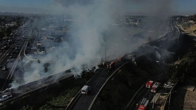 ระทึก! รถบรรทุกแก๊สระเบิดกลางเรนกา ไฟลามทางด่วน ดับ 3 เจ็บ 10