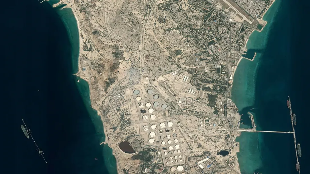 อิหร่านออกคำเตือนกร้าวถึงสหรัฐฯ หลังการโจมตีใกล้ศูนย์กลางส่งออกน้ำมันสำคัญ