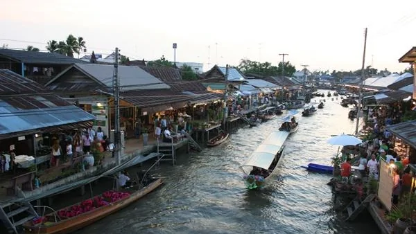 อัมพวา ตลาดน้ำยามเย็น มนต์เสน่ห์แห่งวิถีไทยริมคลอง
