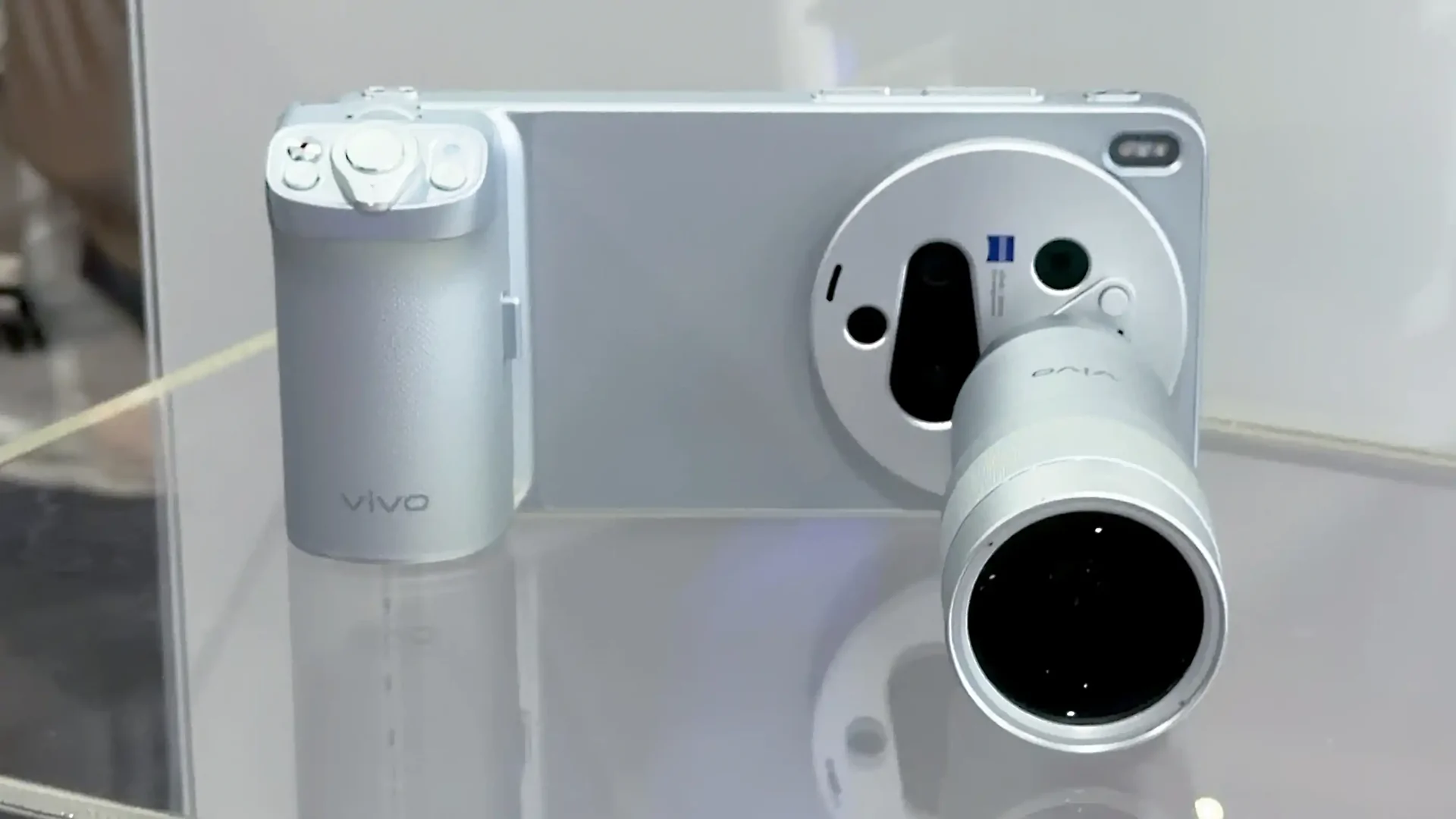 vivo X300 Ultra: สมาร์ทโฟนเรือธงที่พร้อมยกระดับการถ่ายภาพสู่มิติใหม่
