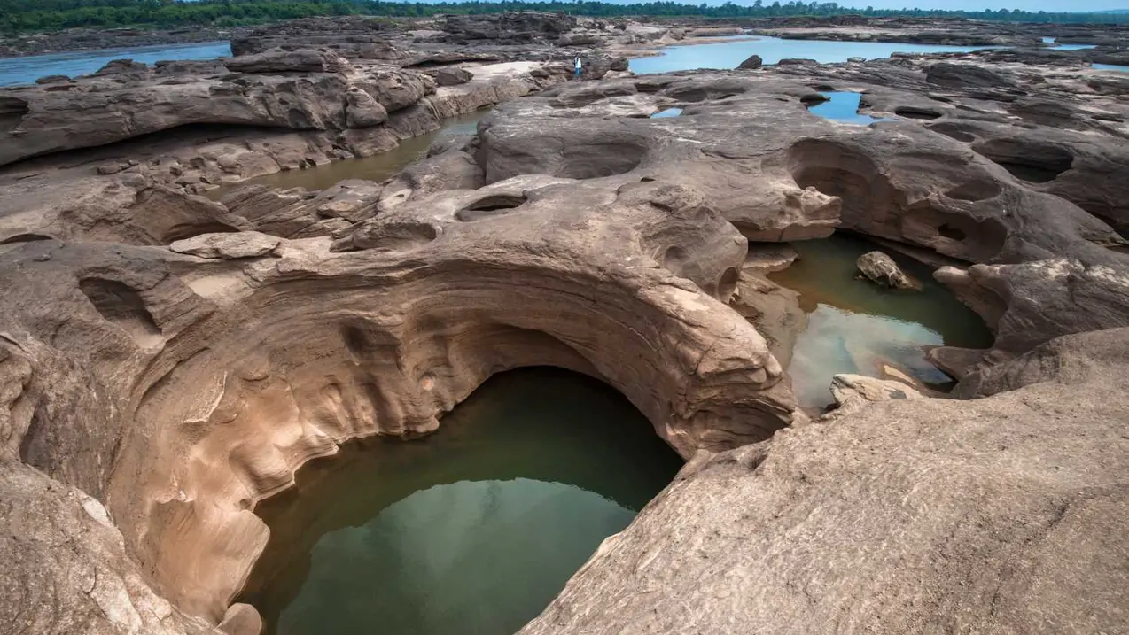 สามพันโบก อุบลราชธานี มหัศจรรย์แก่งหินริมโขง แรงบันดาลใจจากธรรมชาติที่ยิ่งใหญ่