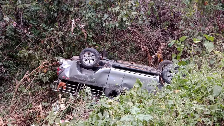 โศกนาฏกรรมโค้งห้วยเย็น รถยนต์เสียหลักหลุดโค้งมรณะเมืองน่าน ดับคาที่ 5 ศพ เจ็บระนาว 14 ราย