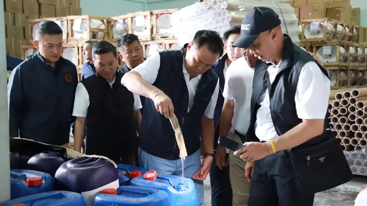 นายกฯ อนุทิน ลุยระนอง นำทัพยึดสินค้าเถื่อนกว่า 50 ล้านบาท สั่งขยายผลเข้ม
