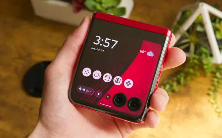 Motorola เตรียมเปิดตัว Razr 60 Ultra ในสี Rio Red พร้อมอัปเกรดสเปค