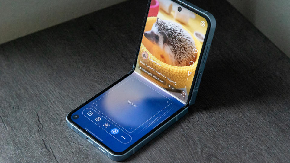 Samsung เตรียมเปิดตัว Galaxy Z Flip FE รุ่นราคาประหยัด พร้อมยืนยันข้อมูลใหม่จากเซิร์ฟเวอร์