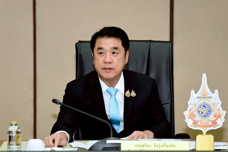 "สุริยะ" ย้ำ! ราคาตั๋วเครื่องบินยังอยู่ภายใต้การควบคุม — พบเกินจริง ร้องเรียนได้ทันที