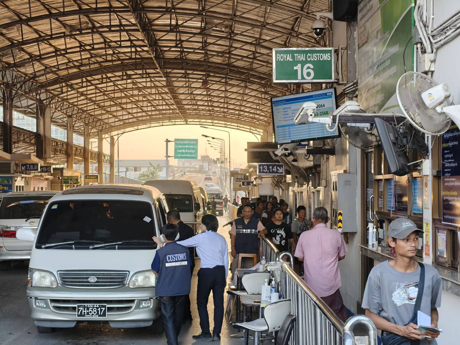 ชาวเมียนมาชุมนุมกดดันรัฐบาล หวังไทยทบทวนมาตรการระงับพลังงาน