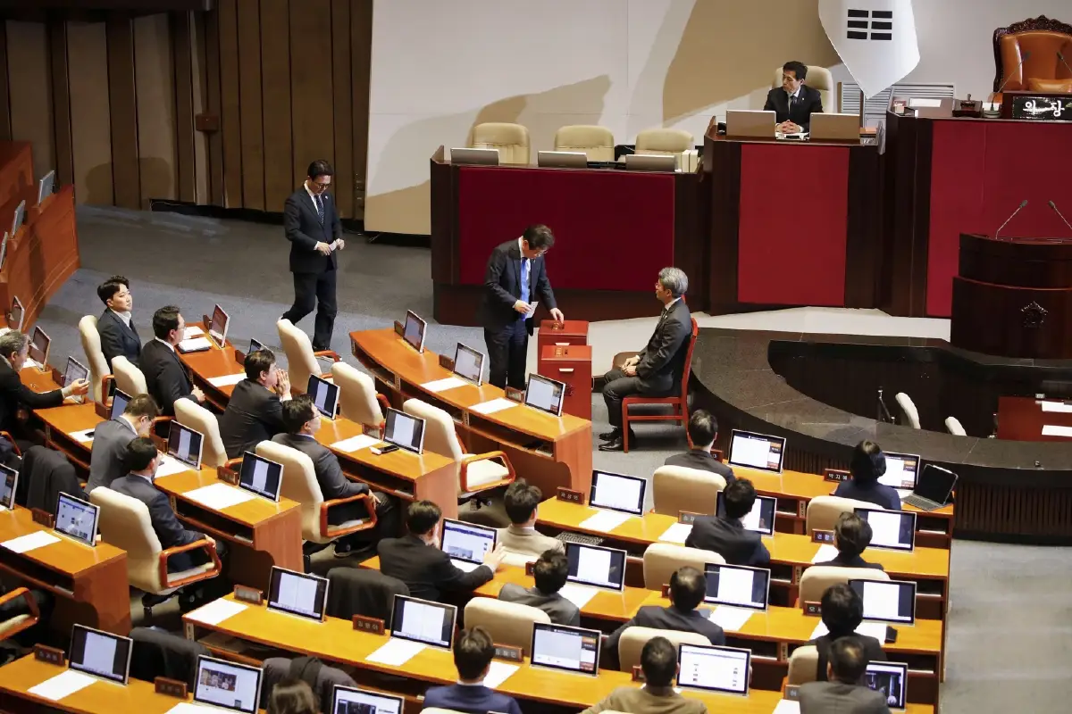 รักษาการประธานาธิบดีเกาหลีใต้สนทนากับประธานาธิบดีไบเดน ยืนยันความเป็นพันธมิตรต่อเนื่องหลังรัฐสภาถอดถอนยุน ซอก ยอล
