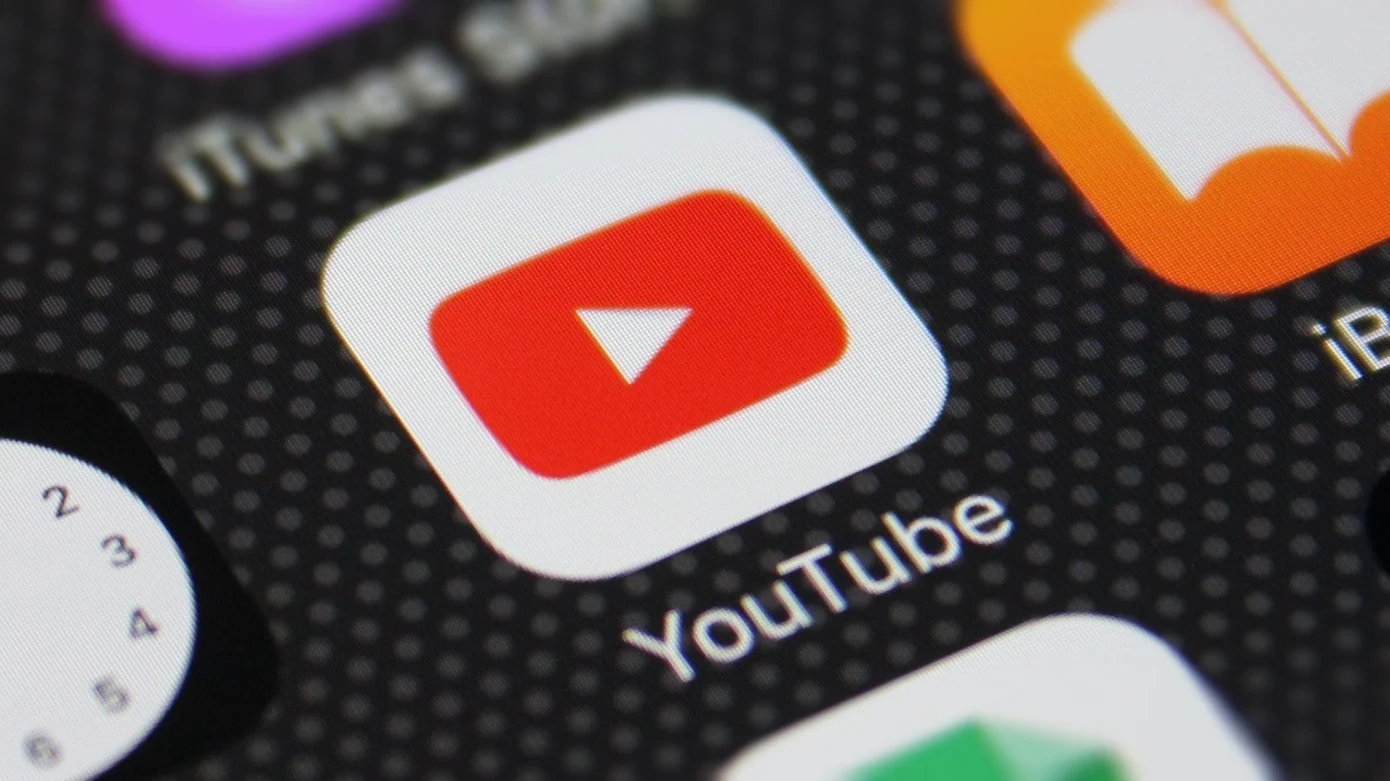 YouTube ครองบัลลังก์พอดแคสต์ ทะลุ 1 พันล้านผู้ชมรายเดือน ท้าชน Spotify และ Apple Podcasts