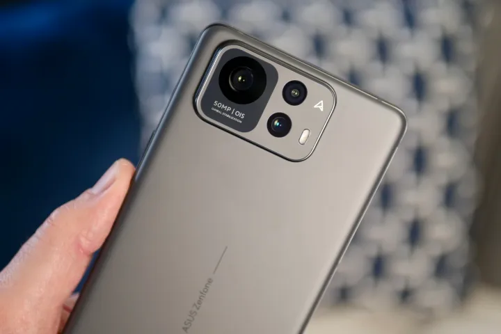 Asus Zenfone 12 Ultra เปิดตัว! สมาร์ทโฟนเรือธงที่อาจเป็นตัวเลือกแทน Galaxy S25 Ultra ในไทย
