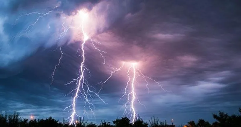 ไทยตอนบนเตรียมรับมือพายุฤดูร้อน อากาศร้อนจัดสลับฝนฟ้าคะนองหลายพื้นที่