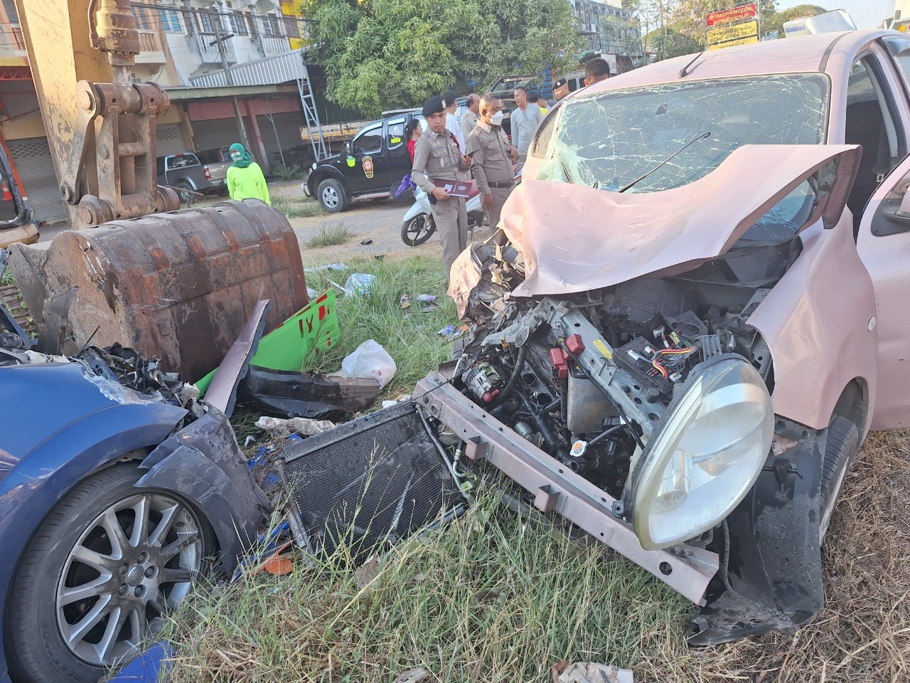 อุบัติเหตุใหญ่บนทางหลวงหมายเลข 11 รถชน 3 คัน มีผู้บาดเจ็บ เจ้าหน้าที่เร่งช่วยเหลือ