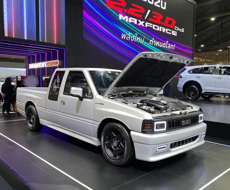 Isuzu DRAGON MAX การกลับมาของตำนาน Isuzu TFR 1988 ในรูปแบบ Restomod ที่ล้ำสมัย