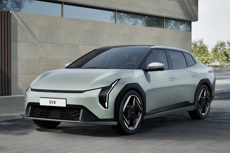 Kia เปิดตัว EV4 ซีดานและแฮทช์แบค ราคาจับต้องได้ พร้อมระยะทางขับขี่สุดคุ้ม